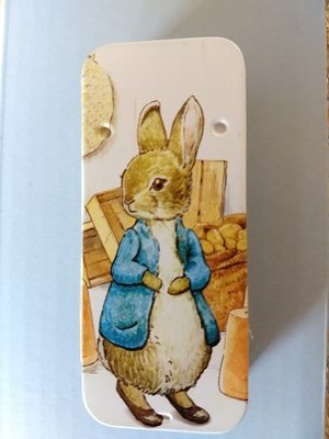 Peter Rabbit mini-blikje Peter in de schuur